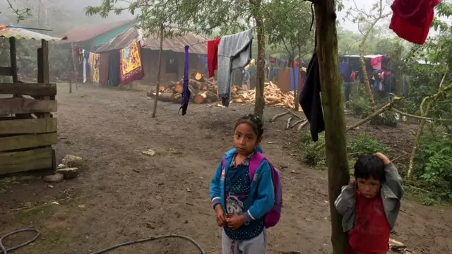 Dos menores en Yalambojoch.