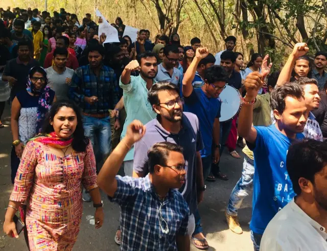 టిస్ విద్యార్థుల ఆందోళన