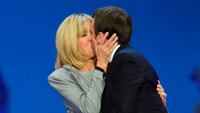 Макрон с супругой