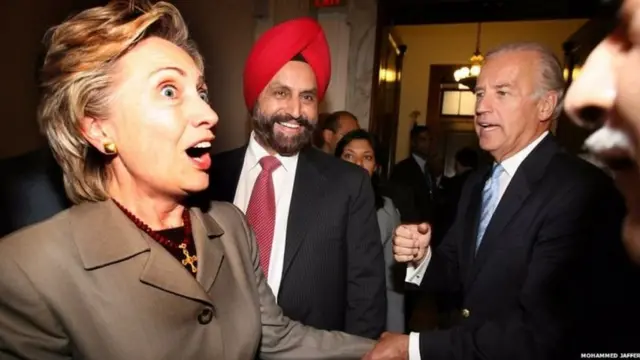 અમેરિકાનાં પૂર્વ વિદેશ મંત્રી હિલેરી ક્લિંટન સાથે સંત સિંહ ચટવાલ