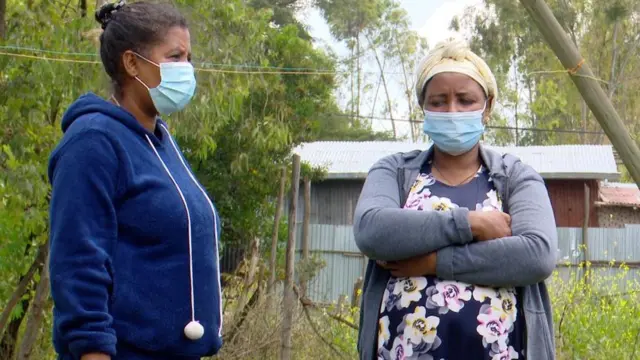 ዘውድነሽ (ቀኝ) እና ጓደኛዋ ዝናሽ