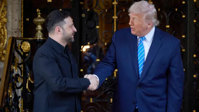 Трамп та Зеленський тиснуть руки