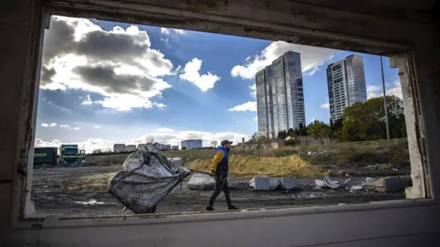 İstanbul'daki bir kağıt toplama işçisi