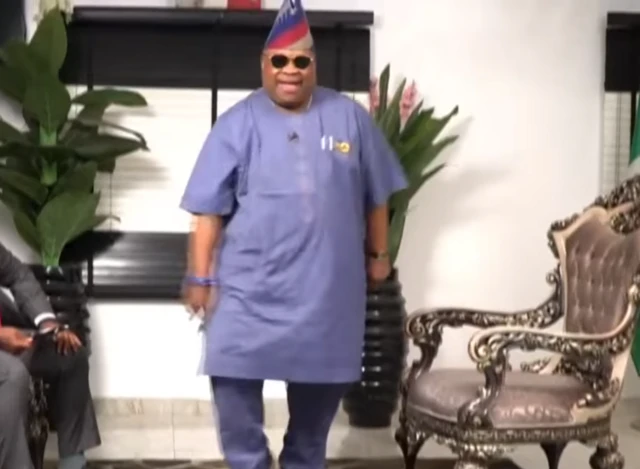 An kunna wa Adeleke waƙa a lokacin tattaunawarsa da gidan talbijin na Channels TV