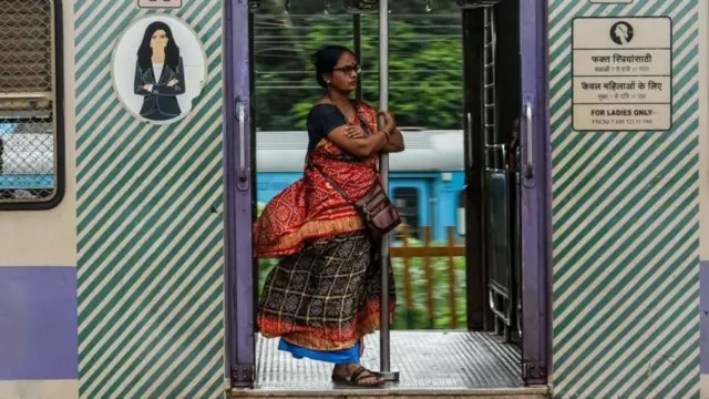 మహిళా ప్రయాణికురాలు