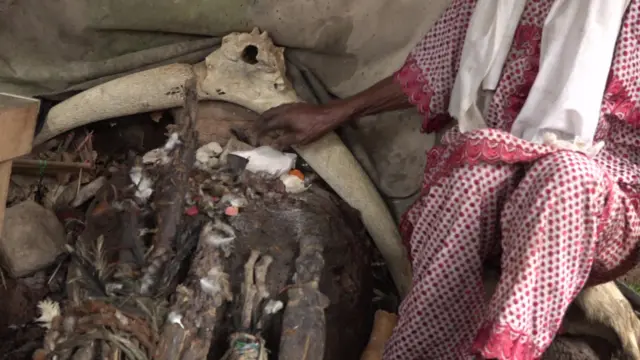 Onye na-atụ aja maka ịkụ ikoro