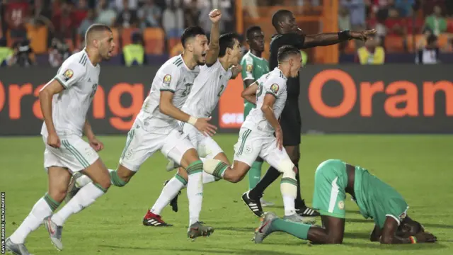 Algeria players celebrate afta dem win di 2019 Africa Cup of Nations final