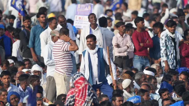 रैली में मौजूद भीड़