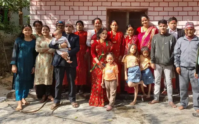 दशैँमा परिवारसँग