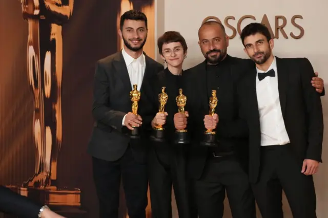 عکس گروهی از عوامل فیلم