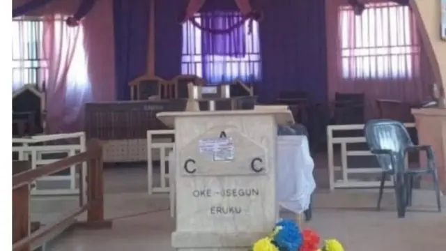 Pẹpẹ ìjọ CAC nilu Eruku ni ìpínlẹ̀ Kwara níbi tí agbébọn tí jí ọ̀pọ̀ èèyàn gbé lọ.