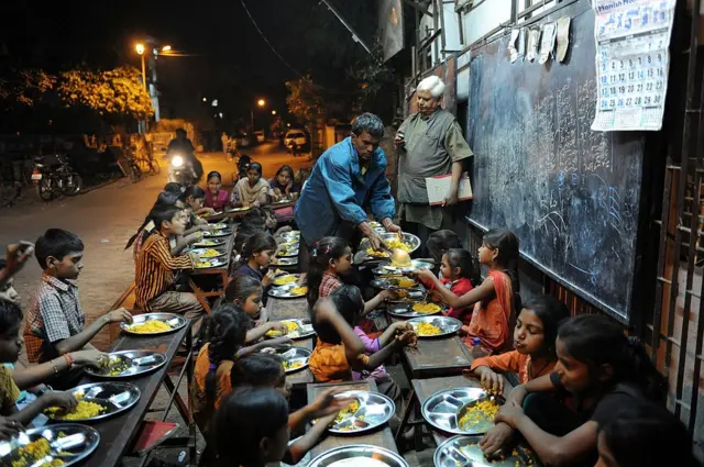 બીબીસી ગુજરાતી, ગુજરાત, અમદાવાદ, ફૂટપાથ શાળા, ફૂટપાથ સ્કૂલ, કમલ પરમાર, દલિત, દલિત યુવાનો બન્યા સરકારી અધિકારી,