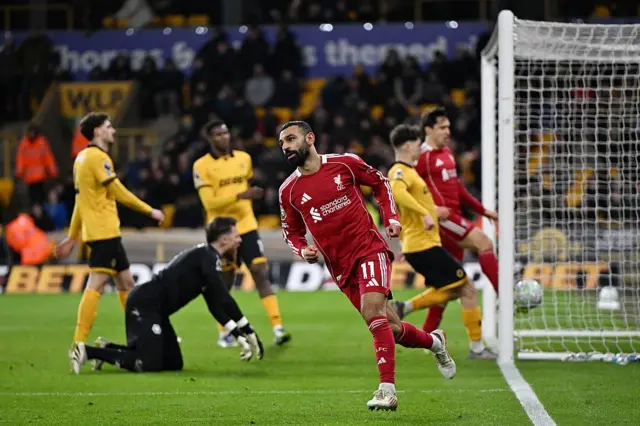 Mo Salah run off in celebration afta e score against Wolverhampton Wanderers 