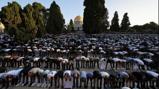 من القدس 