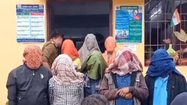 पुलिस ने आठ लोगों को गिरफ़्तार किया है और 18 अन्य की तलाश है. 