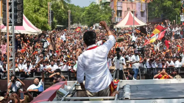 பெரம்பூரில் பிரசாரத்தில் ஈடுபட்ட விஜய்