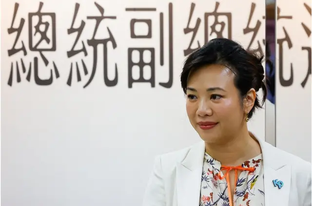 吳欣盈後來在社交媒體上發文稱已經放棄美國國籍,12月5日會有正式聲明。