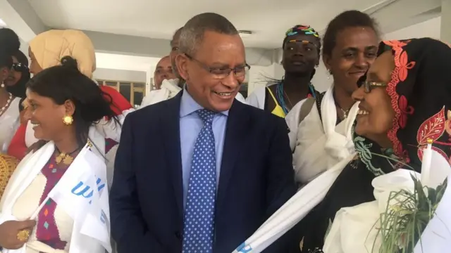 ደብረፅዮን ምስ ኣምባሳደራት ሰላም