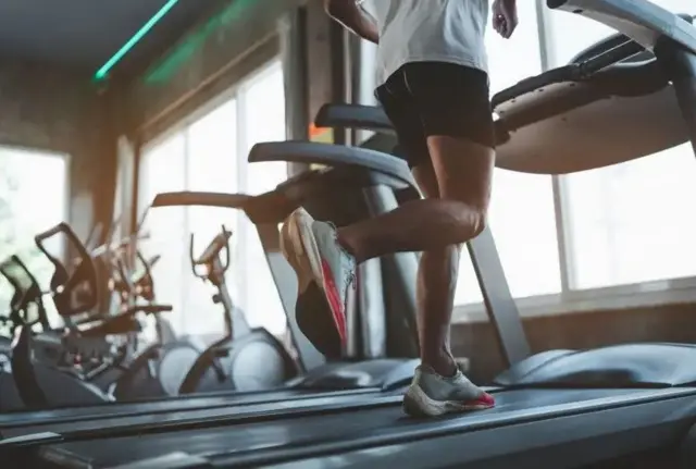 L'exercice physique et une alimentation équilibrée contribuent à réduire le risque de maladies telles que le diabète et d'autres maladies qui affectent le cerveau, a expliqué l'expert.