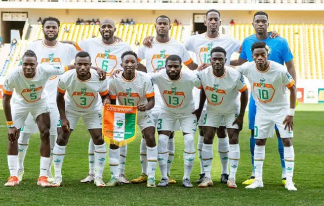 Les Eléphants ivoiriens tout de blanc vêtus. 