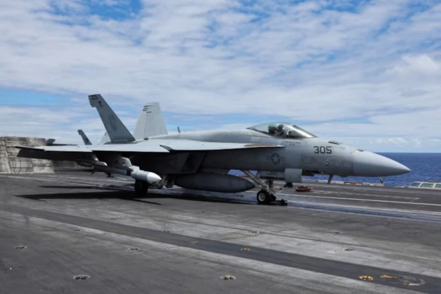 Máy bay phản lực F-18 cất cánh từ tàu sân bay USS Carl Vinson trong cuộc tập trận quân sự Vành đai Thái Bình Dương vào tháng 7/2024 