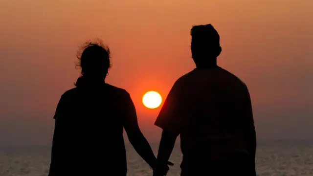 ਬੇਘਰ ਕਾਮਾ ਅਤੇ ਰਈਸ ਬਜ਼ੁਰਗ 