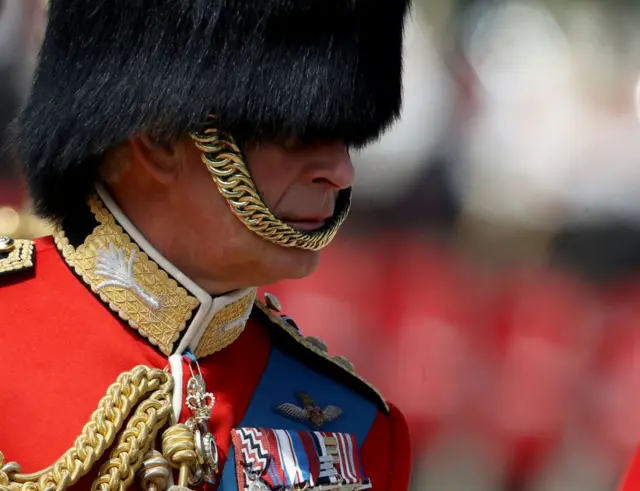 Вони звідти щось бачать? Авжеж!