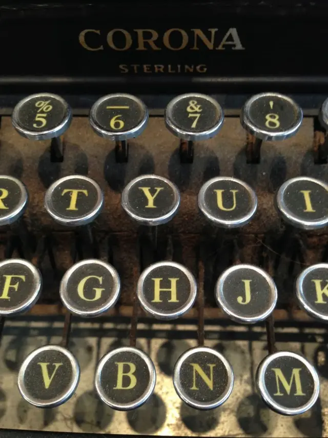 Mesin ketik tua