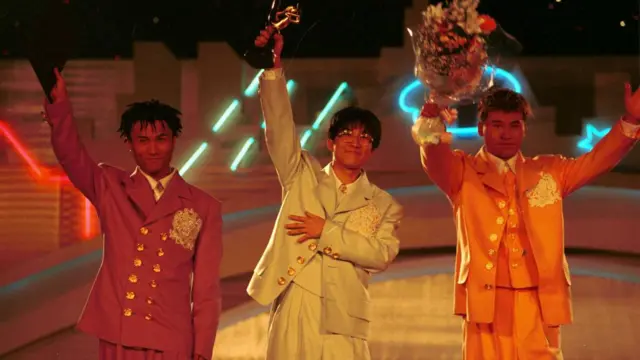 ১৯৯৩ সালে গোল্ডেন ডিস্ক এওয়ার্ড অনুষ্ঠানে সেও তাইজি অ্যান্ড বয়েজ