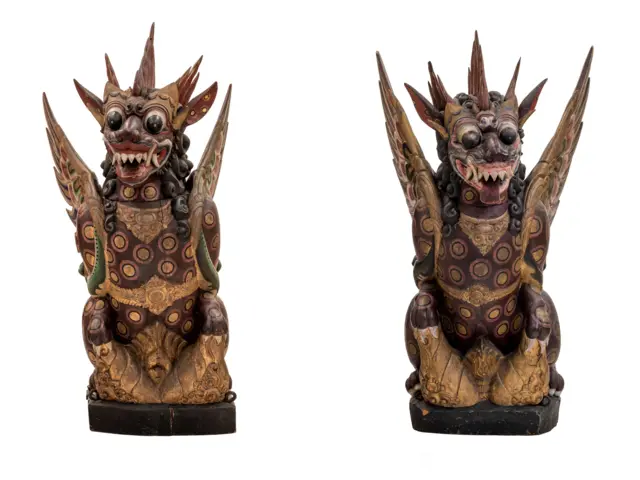 Dua patung singa bersayap yang menjadi sorotan dalam pemulangan gelombang terakhir.