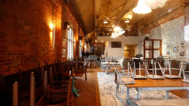 внутри паба