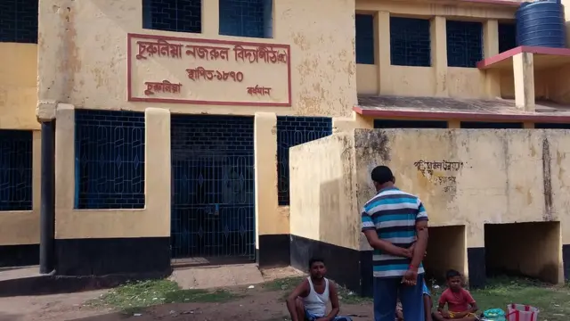 তিনি যে মক্তবে পড়াশোনা করতেন, সেটাই এখন নজরুল বিদ্যাপীঠ।