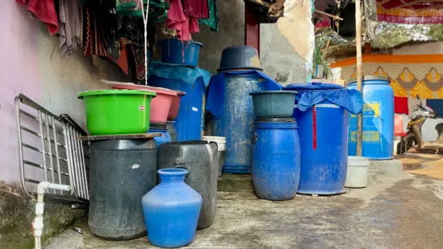 "आम्ही आजपर्यंत पाण्यासाठी लढतोय", मुंबई महापालिकेचे सर्वांना पाणी धोरण असताना मुंबईकर तहानलेले का?