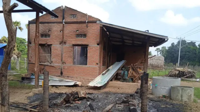 အရပ်သားနေအိမ် မီးရှို့ခံရပြီးနောက် တွေ့ရတဲ့မြင်ကွင်း