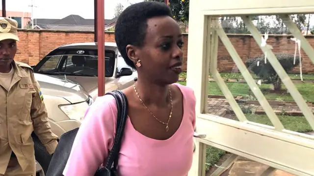 Diane Rwigara avuga ko ibyo aregwa ari bihimbano bigamije kumwigiza kure ya politike