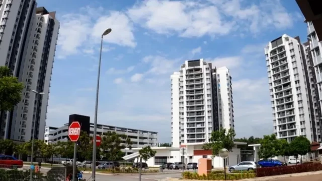  झाकीर नाईक याच इमारतीमध्ये राहतात.