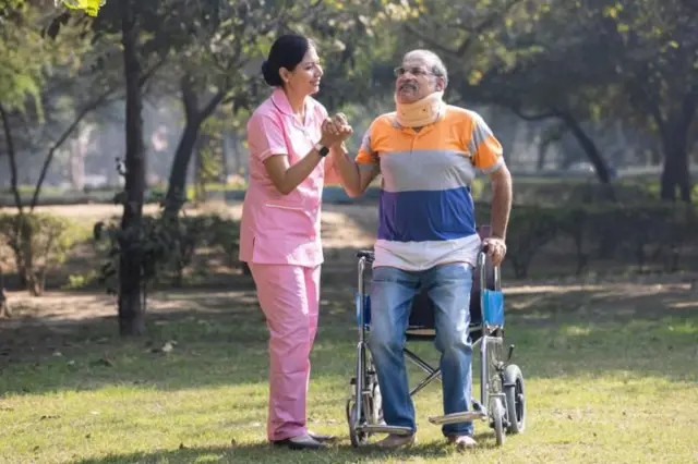 अपघात किंवा स्ट्रोकनंतर लोक अनेक दिवस अंथरुणाला खिळलेले असतील तर त्यांचे स्नायू कमकुवत होतात.