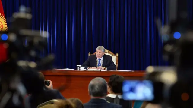 Алмазбек Атамбаев 2011-жылдан бери жылда декабрда, акыркы үч жылдан бери жайында да маалымат жыйын берет