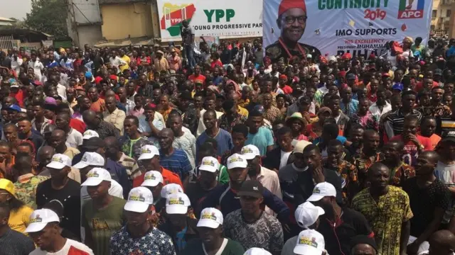 Ndị gbakọrọ maka achụmta vootu Hope Uzodinma n'Owere