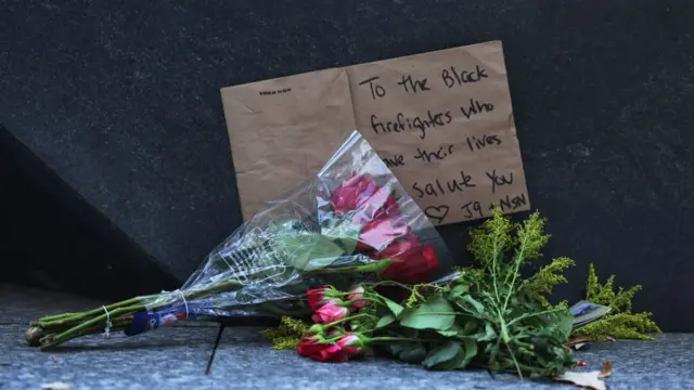 Homenaje a bomberos negros