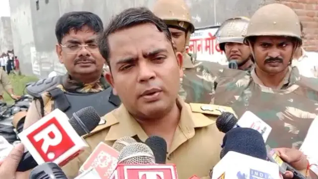 फतेहपुर मक़बरा विवाद 