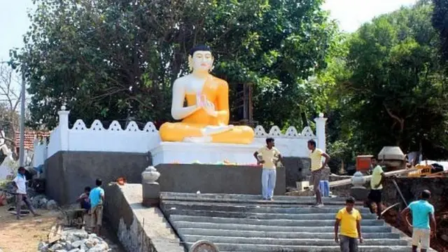 මුලතිව් ගුරුකන්ද පුරාණ රජමහා විහාරය