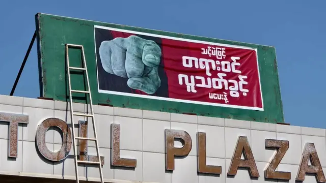 ရွှေဘို-မန္တလေး ကားလမ်းမပေါ်က ရွေးကောက်ပွဲဆန့်ကျင်ရေးလှုပ်ရှားမှု