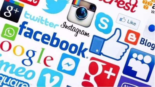 ঢাকার একজন অভিভাবক বলছেন, সন্তানরা এত বেশি সময় ইন্টারনেটে থাকে যে, তিনি উদ্বেগ বোধ করেন