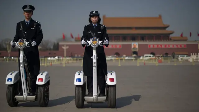 Policiais no Segway na China