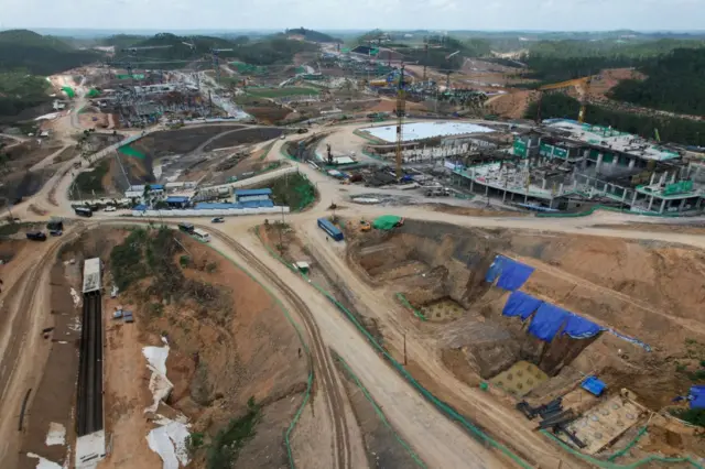 नूसांतारा में चल रहा निर्माण कार्य