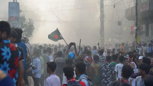 बांग्लादेश में हिंसा की तस्वीर