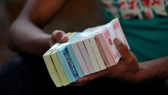 सय, पचास, बीस, दश, पाँच रुपियाँको नगदको बिटो।