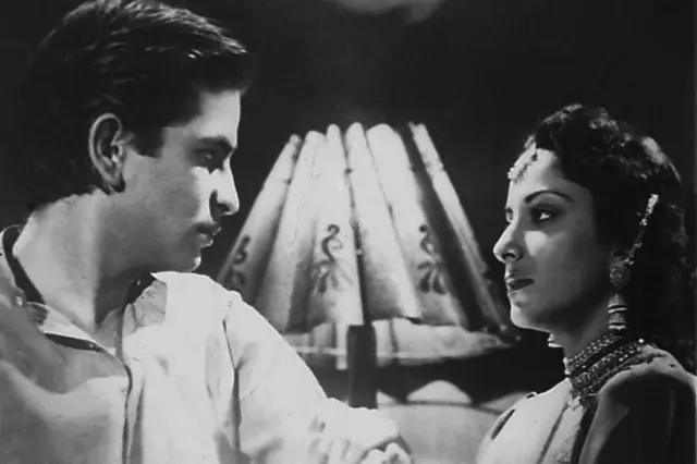 1948 ਵਿੱਚ ਰਾਜ ਕਪੂਰ ਨੇ ਅੱਗ ਫਿਲਮ ਦੇ ਨਾਲ ਨਿਰਦੇਸ਼ਨ ਦੀ ਸ਼ੁਰੂਆਤ ਕੀਤੀ