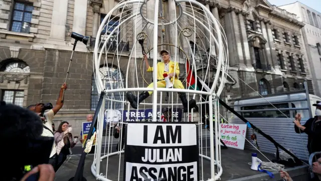 ویوین وست وود، طراح مد سرشناس و فعال اجتماعی